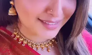 Aamrapali Dubey lip-syncs to Balma Biharwala; mushy fans call her angel