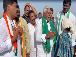 Telangana: Congress candidate Jeevan Reddy slaps woman Telangana: Congress candidate Jeevan Reddy slaps woman