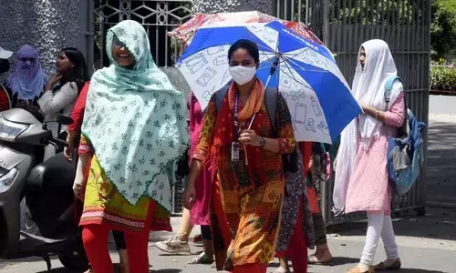UP intensifies awareness campaign against heatwave as mercury soars