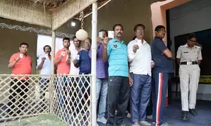 Polling percentage in Bengal impressive at 32.82 pc in first four hours even as reports of irregularities surface