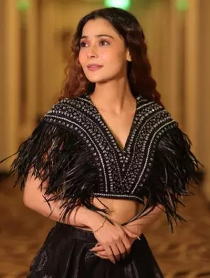 TV star Sara Khan finds it a challenge to play someone 10 years younger on Guilt 3 TV star Sara Khan finds it a challenge to play someone 10 years younger on Guilt 3