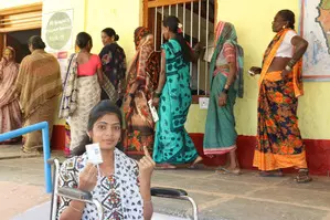 Karnataka registers 54.20 per cent turnout, Chikkodi tops with 59.65 per cent voting (Lead) Karnataka registers 54.20 per cent turnout, Chikkodi tops with 59.65 per cent voting (Lead)