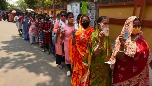 Bengal records 63.11 pc polling till 3 p.m., violence escalates in last three hours