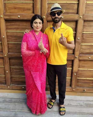 ‘My vote, my right,’: Ravindra Jadeja casts his vote in Jamnagar