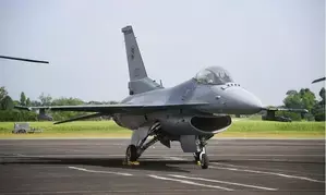 Singapores F-16 jet crashes at air base