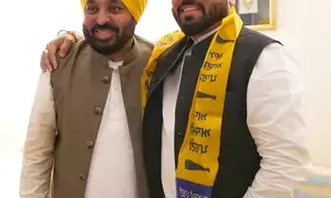 BSP Hoshiarpur Lok Sabha candidate Rakesh Soman joins AAP