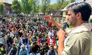 PDPs Srinagar candidate gets EC notice over aggravating speeches