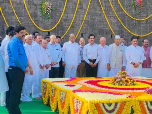 PM losing confidence, MVA to get 30-35 LS seats in Maha, says Sharad Pawar