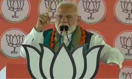 PM Modi uses Hyderabad lingo, takes jibe at AIMIM