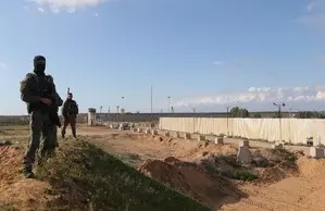 Hamas attacks Israels Kerem Shalom crossing into Gaza