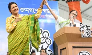 Will not go inside Raj Bhavan even if I am invited: Mamata Banerjee