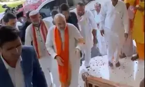 Amit Shah visits rebel SP MLAs house