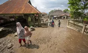 Death toll in Indonesias lava flood rises to 44