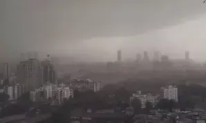 Massive dust storm engulfs Mumbai, airport operations hit