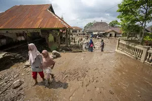 Death toll in Indonesias lava flood rises to 44