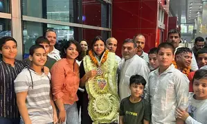 Sakshi Malik accords warm welcome to Nisha Dahiya in Delhi after wrestler earns Paris 2024 quota