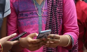 Womens internet adoption on mobile phones reach 37 pc in India: GSMA