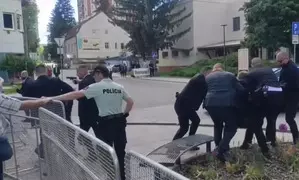 Slovak PM Fico in life-threatening condition after assassination bid, fighting for life (2nd Lead)