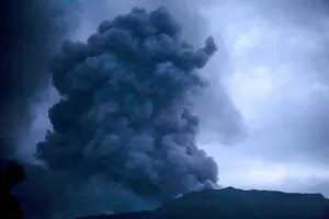 Indonesias Ile Lewotolok Volcano erupts, forcing flight to cancel landing