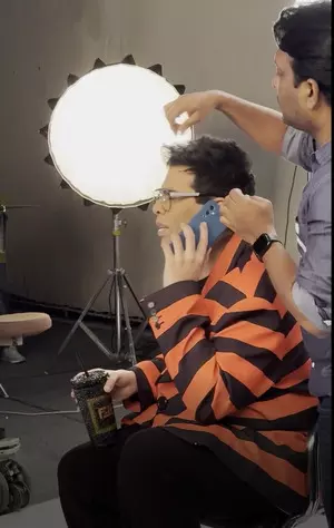 SRK gets friendship ultimatum from Karan Johar in leaked clip