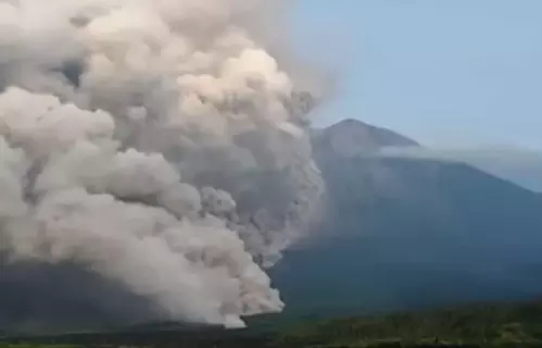 Indonesias Semeru volcano erupts five times