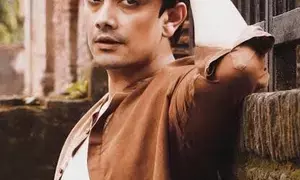 Anuj Sullere returns to Kavya, catches up with cast mates before costume test