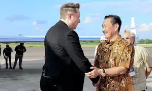 Elon Musk arrives in Indonesia, to launch satellite internet service Starlink