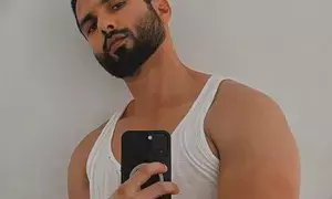 Shahid Kapoor’s heavy ‘Sunday snack’ includes a barbell and weights