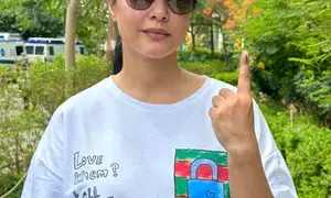 Hina Khan is happy to see people queuing up to vote despite heat of almost 40 degrees