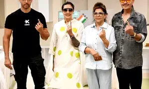 Hrithik joins father Rakesh Roshan and sister Sunaina to cast vote