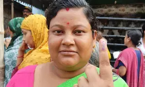 Polling likely to pick up pace after scattered rain in Bengal (Ld)