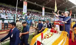 Telangana government plans to felicitate Sonia Gandhi on June 2