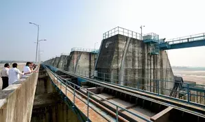 Telangana decides to take up repairs to Kaleshwaram barrages