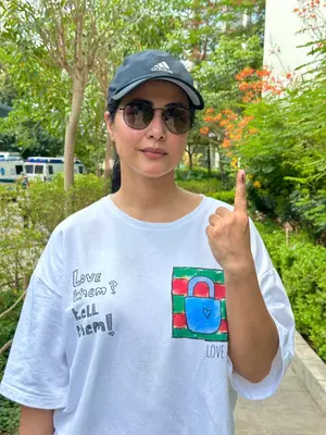 Hina Khan is happy to see people queuing up to vote despite heat of almost 40 degrees Hina Khan is happy to see people queuing up to vote despite heat of almost 40 degrees