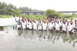 TN farmers protest against Kerala govt for building dam over Silandhi river