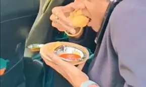 As he prepares for Bhaiyya ji release, Manoj Bajpayee gorges on piping hot samosas in Lucknow