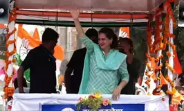 Cong wave in Haryana, says Priyanka Gandhi at roadshow in Sirsa