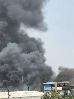 6 killed, 48 hurt after triple explosions and fire rock Thane chemical factory (Ld)