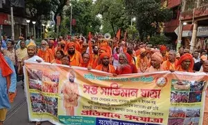 Monks take to streets in Kolkata to protest against Mamatas remarks on spiritual bodies