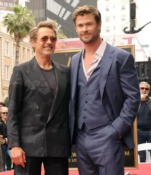 Robert Downey Jr. roasts Chris Hemsworth, asks ‘Avengers’ cast to describe ‘Thor’ star in 3 words Robert Downey Jr. roasts Chris Hemsworth, asks ‘Avengers’ cast to describe ‘Thor’ star in 3 words