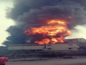 Thane blast toll rises to11, chemical stink and ash cover 4 km area Thane blast toll rises to11, chemical stink and ash cover 4 km area