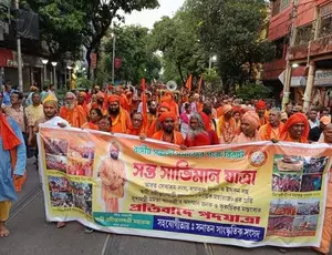 Monks take to streets in Kolkata to protest against Mamatas remarks on spiritual bodies