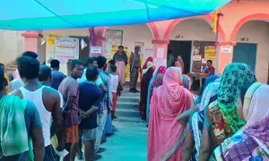 Long queues outside polling stations in Bihars Sheohar, Siwan LS seats