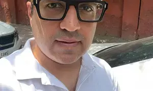 Panchsheel vaalo ko kya ho gaya, Ashneer Grover after casting vote amid sweltering heat