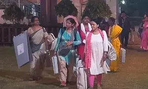 Over 61 per cent voting in LS polls 6th phase, enthusiastic J&K voters set another record (Lead)