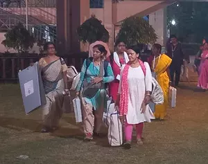 Over 61 per cent voting in LS polls 6th phase, enthusiastic J&K voters set another record (Lead) Over 61 per cent voting in LS polls 6th phase, enthusiastic J&K voters set another record (Lead)