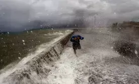3 dead as typhoon hits Philippines
