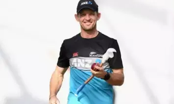 Heinrich Malan extends tenure as Ireland men’s head coach until mid-2027