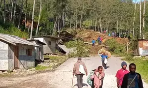 6 bodies retrieved in Papua New Guinea as thousands feared buried
