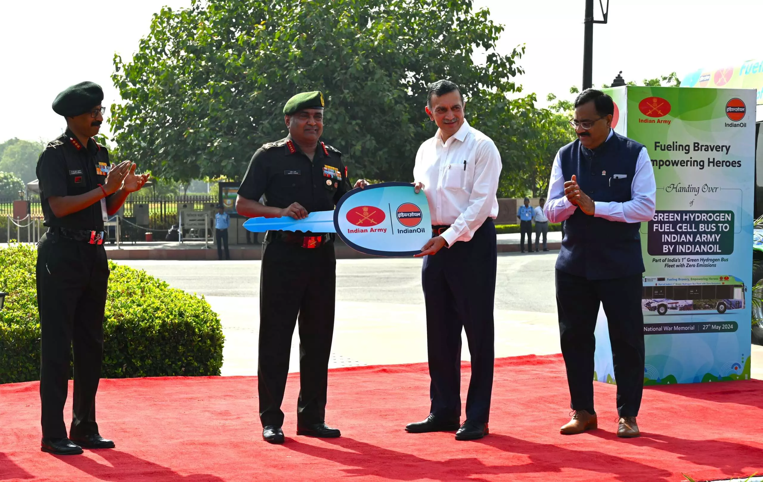 Indian Army Joins Hands with IOCL to Test Hydrogen Fuel Cell Buses Indian Army Joins Hands with IOCL to Test Hydrogen Fuel Cell Buses